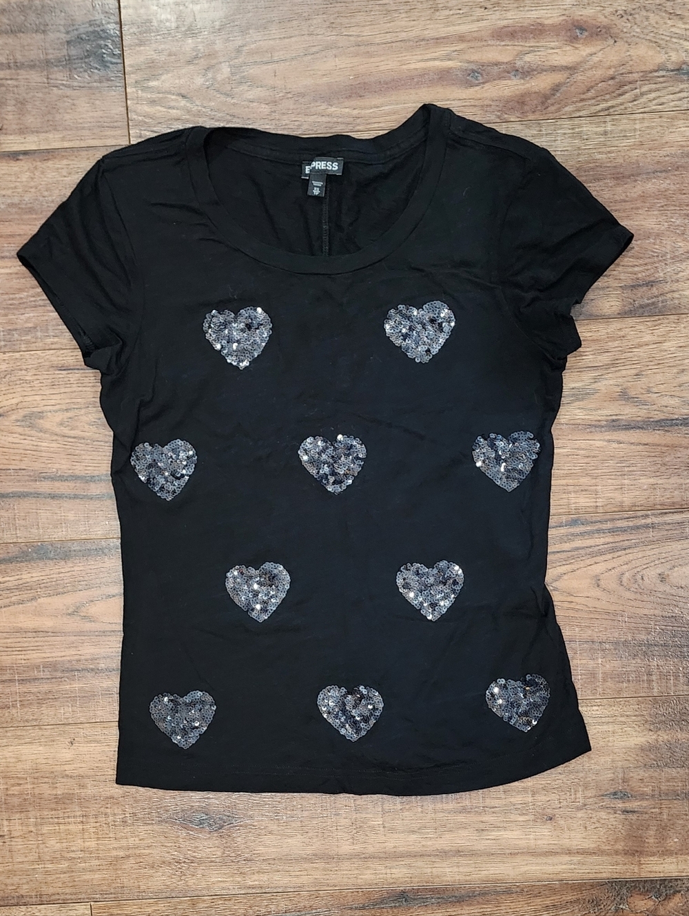 Express Women's Black Heart Sequin Short Sleeve Casual Scoop Neck Shirt X-Small